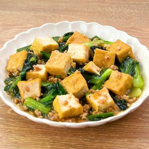 「小松菜と厚揚げのひき肉あんかけ炒め」のレシピ動画