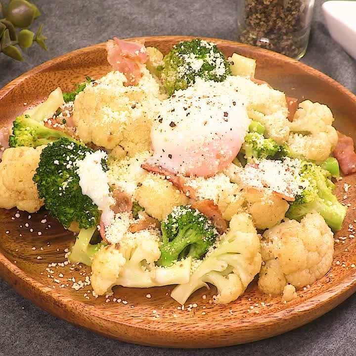 カリフラワーの温シーザーサラダ