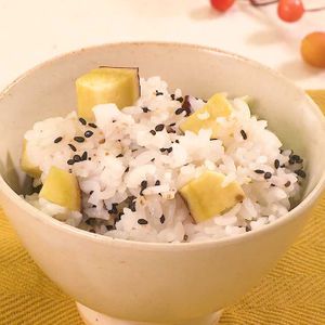「さつまいもの混ぜご飯」のレシピ動画
