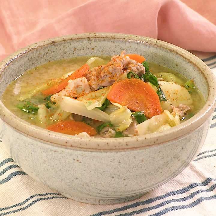 にんにくで食欲アップ キャベツたっぷりスタミナ豚汁のレシピ動画 作り方 Delish Kitchen