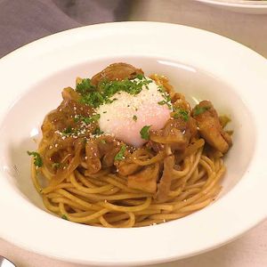 「チキンカレーパスタ」のレシピ動画