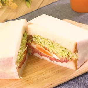 「コンビーフのオーロラサンド」のレシピ動画