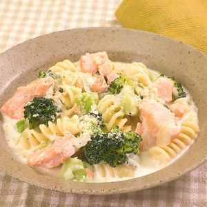 「鮭のスープパスタ」のレシピ動画