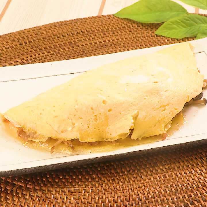 しめじとひき肉のオムレツ