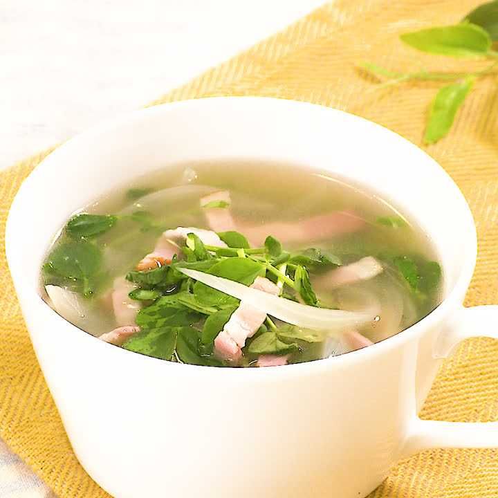 豆苗とベーコンのコンソメスープ