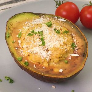 「アボカドのツナカレーグラタン」のレシピ動画