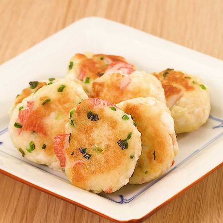 ビールに合う はんぺんと豆腐のふわふわ焼きのレシピ動画 作り方 Delish Kitchen