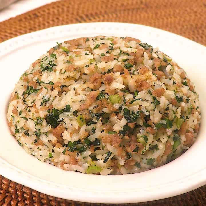 春菊と豚ひき肉の甘辛チャーハン