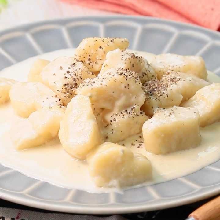 定番の一品 ニョッキのゴルゴンゾーラチーズソースのレシピ動画 作り方 Delish Kitchen