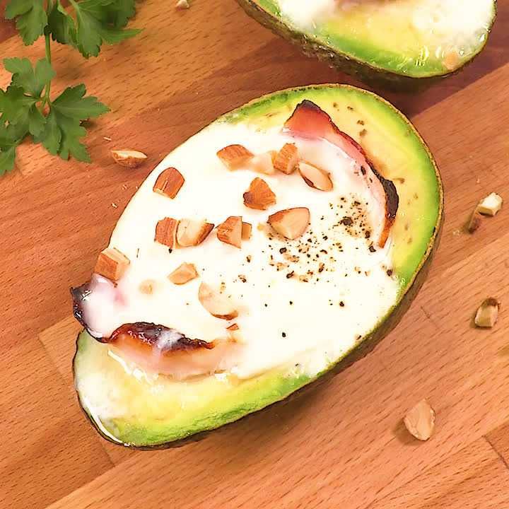 アボカドカップのとろたま焼き