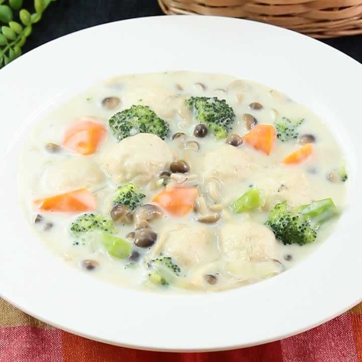 しめじと鶏肉団子のホワイトシチュー