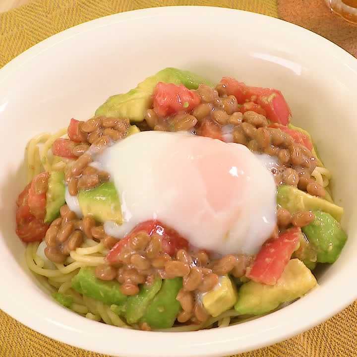 相性ばっちり！ アボカド納豆パスタのレシピ動画・作り方 | デリッシュ