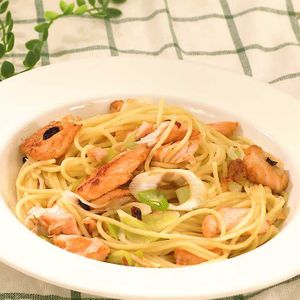 ねぎとサーモンの和風ペペロンチーノ