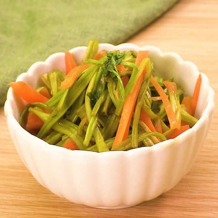 せりとにんじんの中華あえ