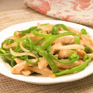 「ピーマンと鶏むね肉の細切り炒め」のレシピ動画