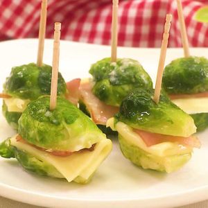 「芽キャベツのベーコンチーズ焼き」のレシピ動画