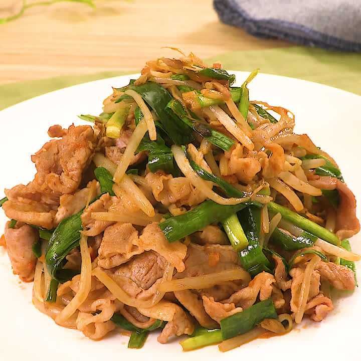 豚肉とニラの食べるラー油炒め