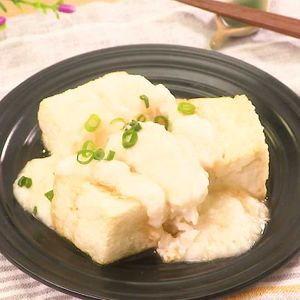 「揚げ出し豆腐のとろろがけ」のレシピ動画