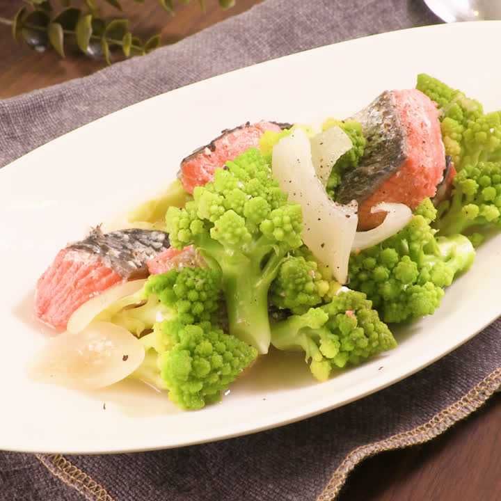 ロマネスコと鮭のバター蒸し