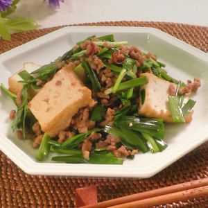 「厚揚げとニラとひき肉の中華炒め」のレシピ動画