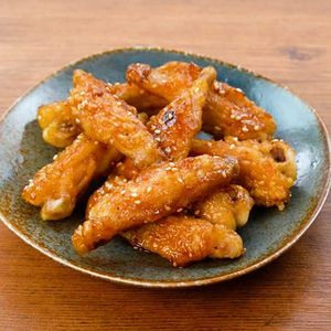 「手羽中の甘辛ごま焼き」のレシピ動画