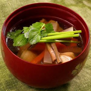 「ぜんまいとせりのお雑煮」のレシピ動画