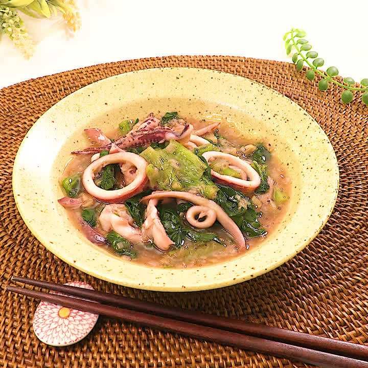 チンゲン菜とイカの中華風煮込み