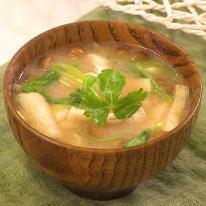 「三つ葉となめこの味噌汁」のレシピ動画