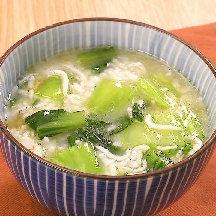 チンゲン菜としらすのおかゆ