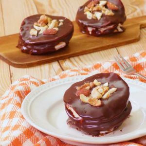 「餃子の皮でチョコザクパイ」のレシピ動画