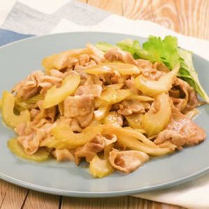 「セロリと豚肉コクうま炒め」のレシピ動画
