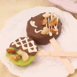 「キウイのチョコポップ」のレシピ動画