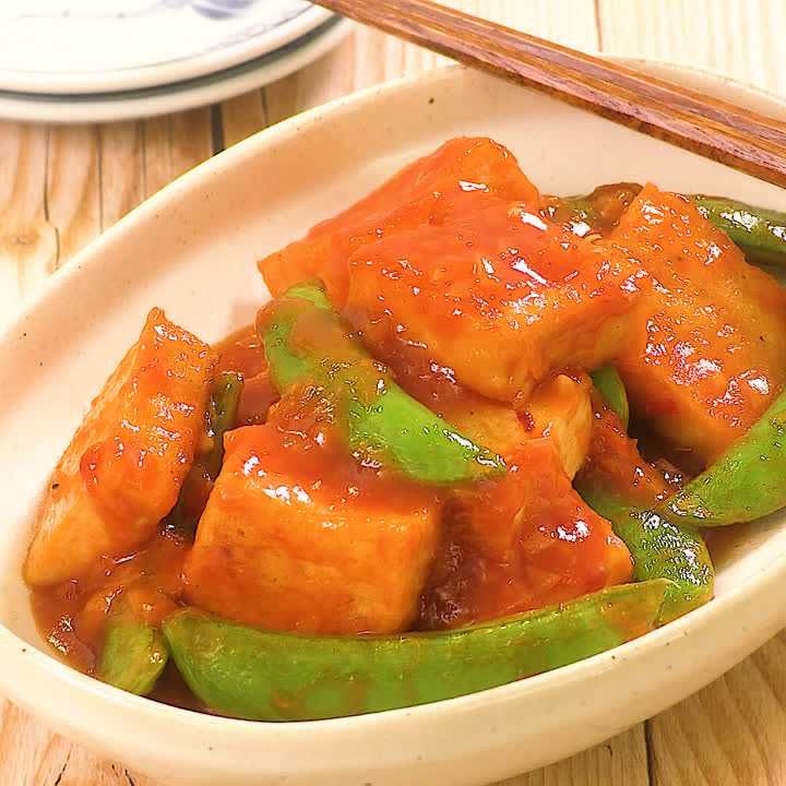 スナップエンドウと厚揚げのチリソース