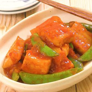 スナップエンドウと厚揚げのチリソース