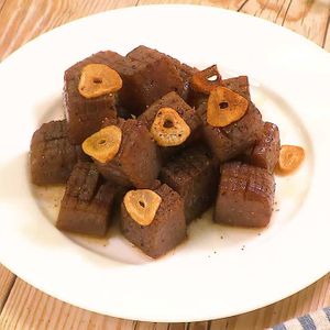 「こんにゃくのガーリックステーキ」のレシピ動画