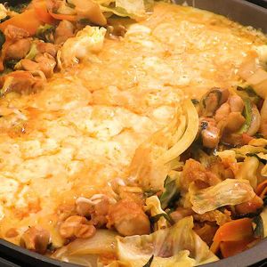 「ホットプレートでチーズタッカルビ」のレシピ動画