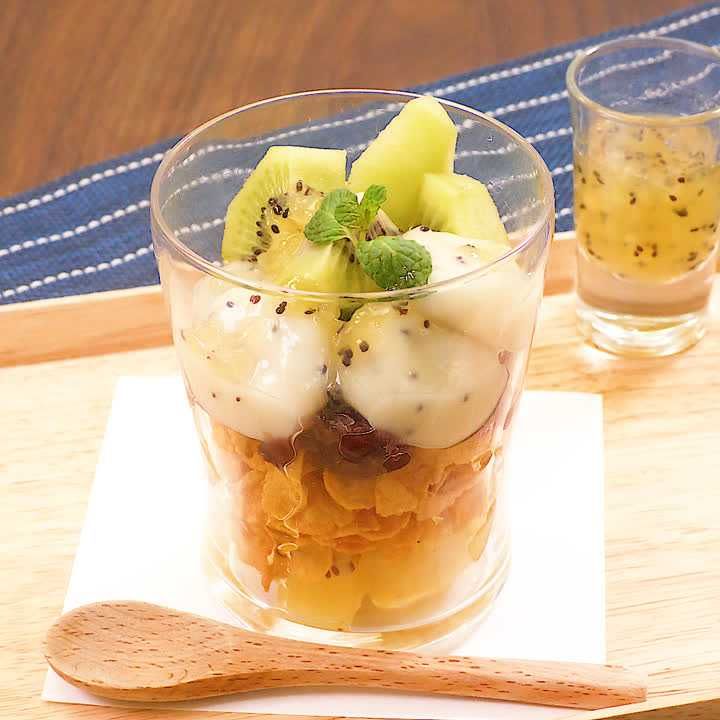 キウイ白玉のパフェ