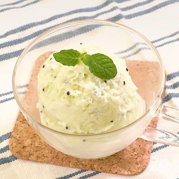 キウイのフローズンヨーグルト