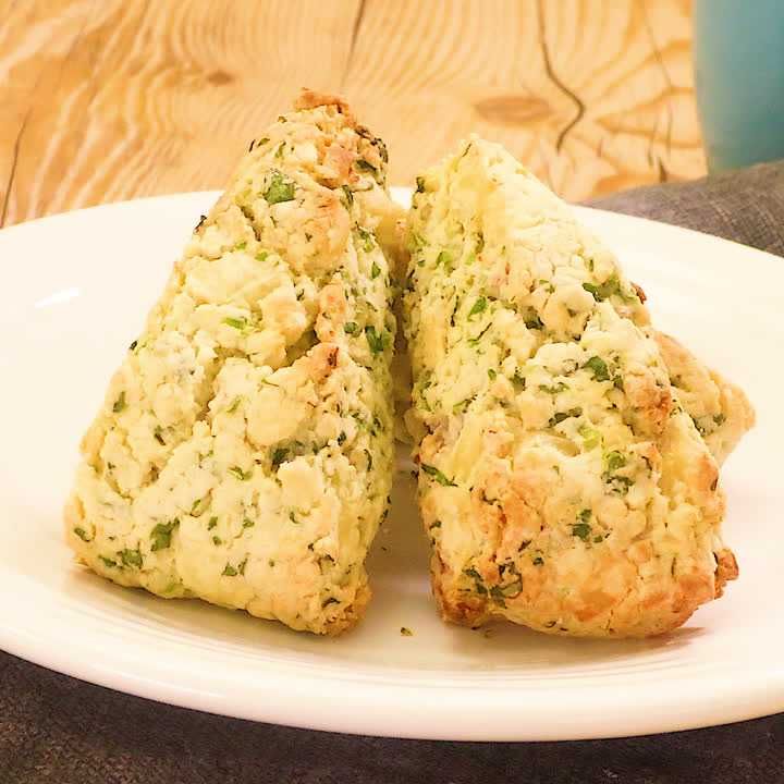 ルッコラとチーズのスコーン
