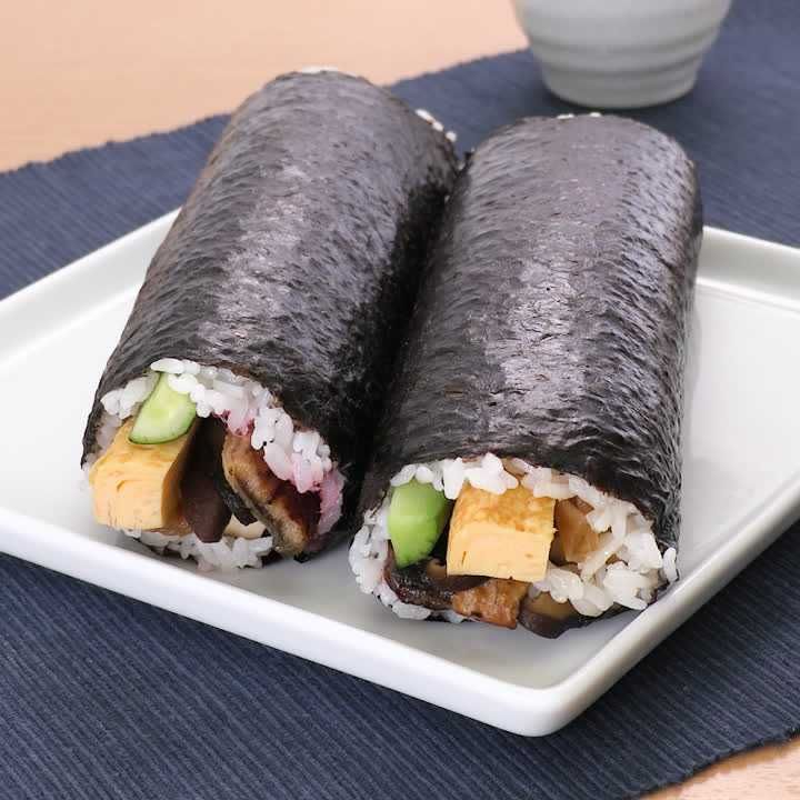 恵方を向いて食べよう♪ 7種具材の恵方巻きのレシピ動画・作り方 DELISH KITCHEN 恵方を向いて食べよう♪ 7種具材の恵方巻きのレシピ動画・作り方 DELISH KITCHEN