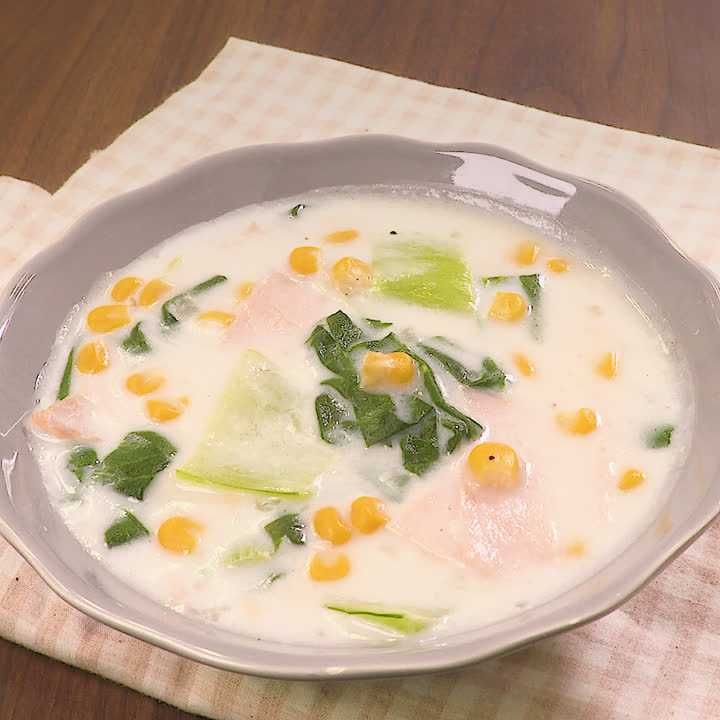 チンゲン菜とコーンのクリームスープ