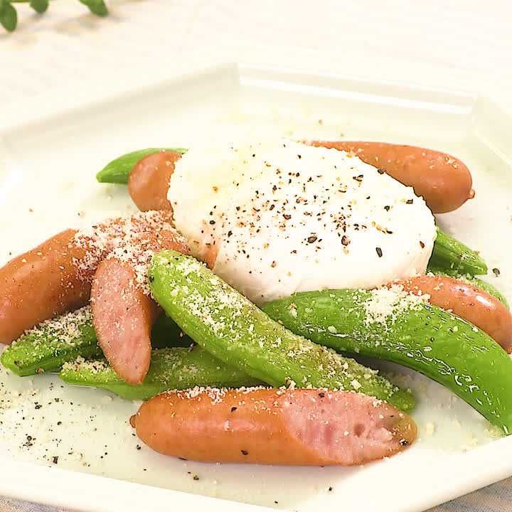 スナップエンドウのポーチドエッグ乗せ