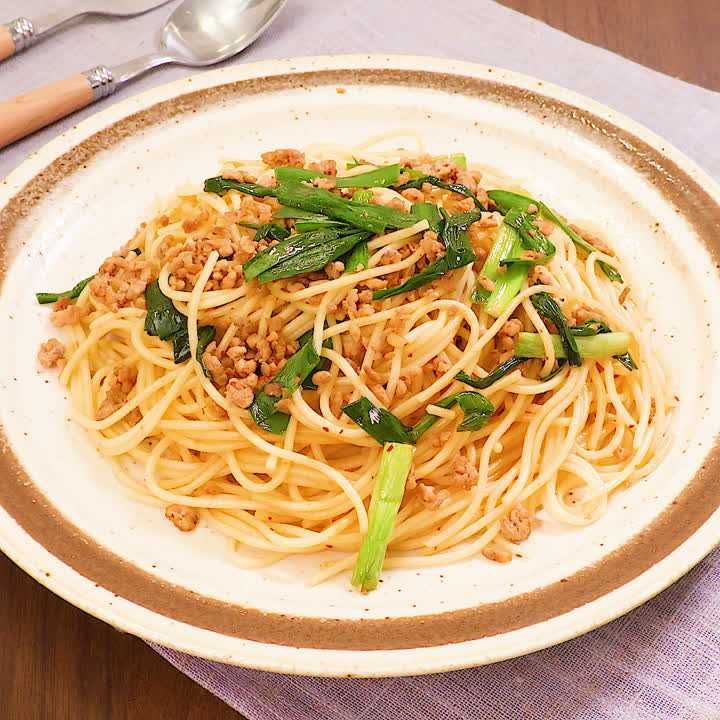 ニラとひき肉のピリ辛パスタ
