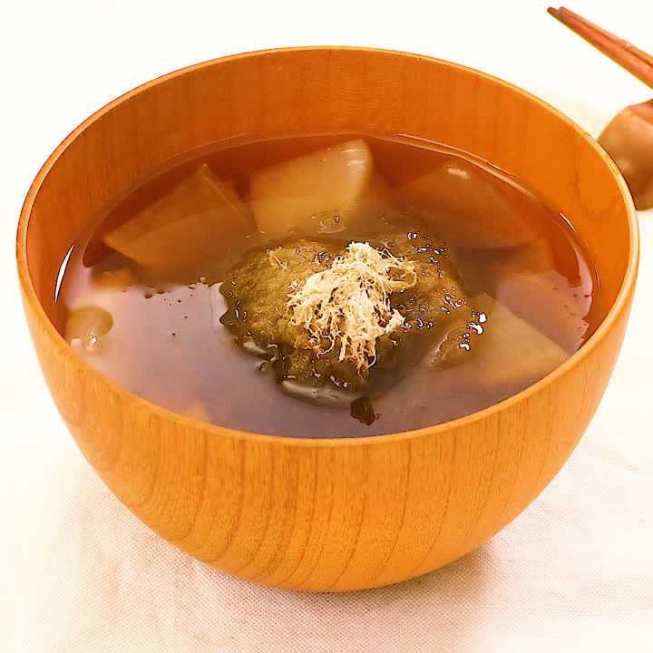 とろろ昆布と大根の吸い物