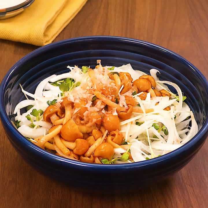 なめこと新玉ねぎのサラダ