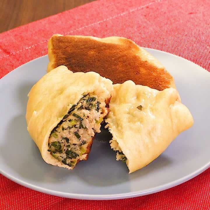 カリもち餃子パン