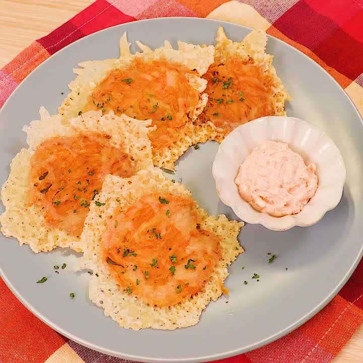 チーズがカリカリ にんじんのチーズガレットのレシピ動画 作り方 Delish Kitchen