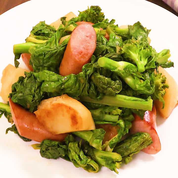 ソーセージと菜の花のバター醤油炒め