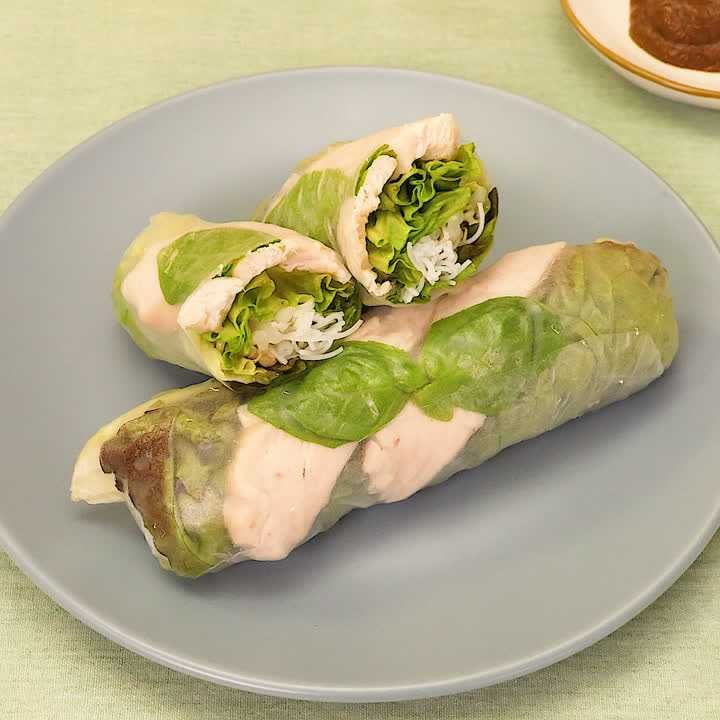 しっとり鳥むね肉 バジルチキンの生春巻きのレシピ動画 作り方 Delish Kitchen