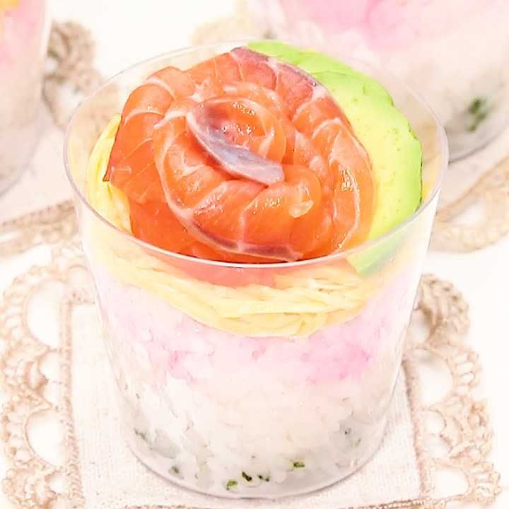 ひな祭りのカップ寿司